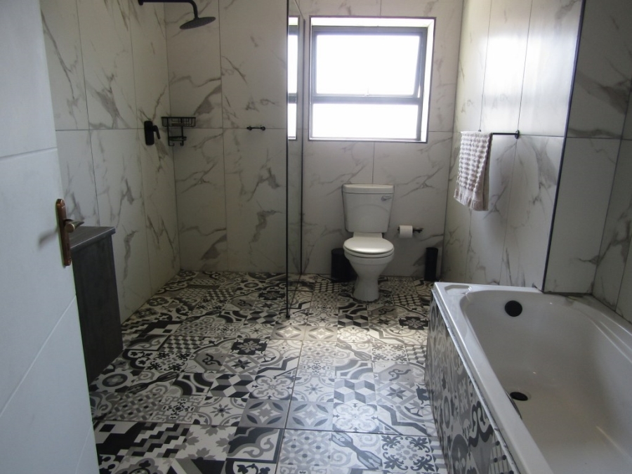 4 Bedroom Property for Sale in Humansdorp Eastern Cape